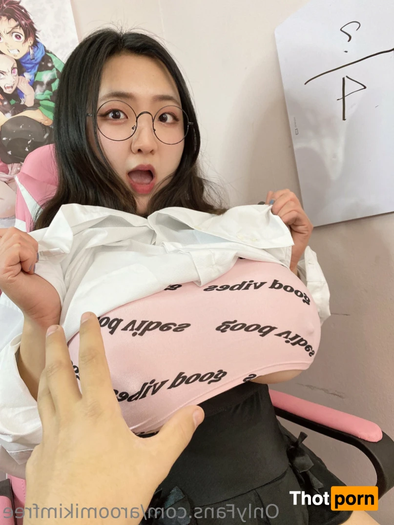 AroomiKim Video Store 16447125