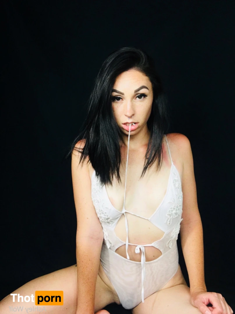 Ashley Wolf 16440570