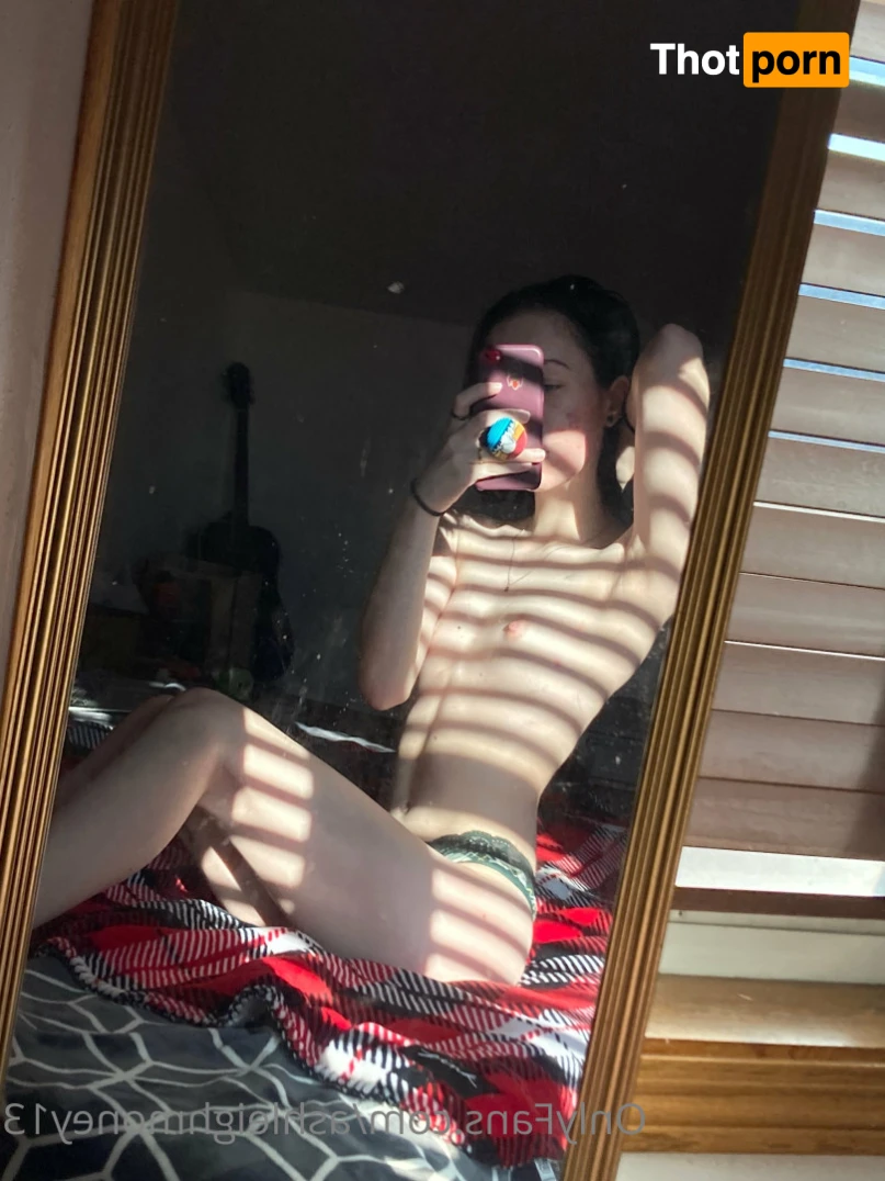 ❄️Ashleigh❄️ 16422425