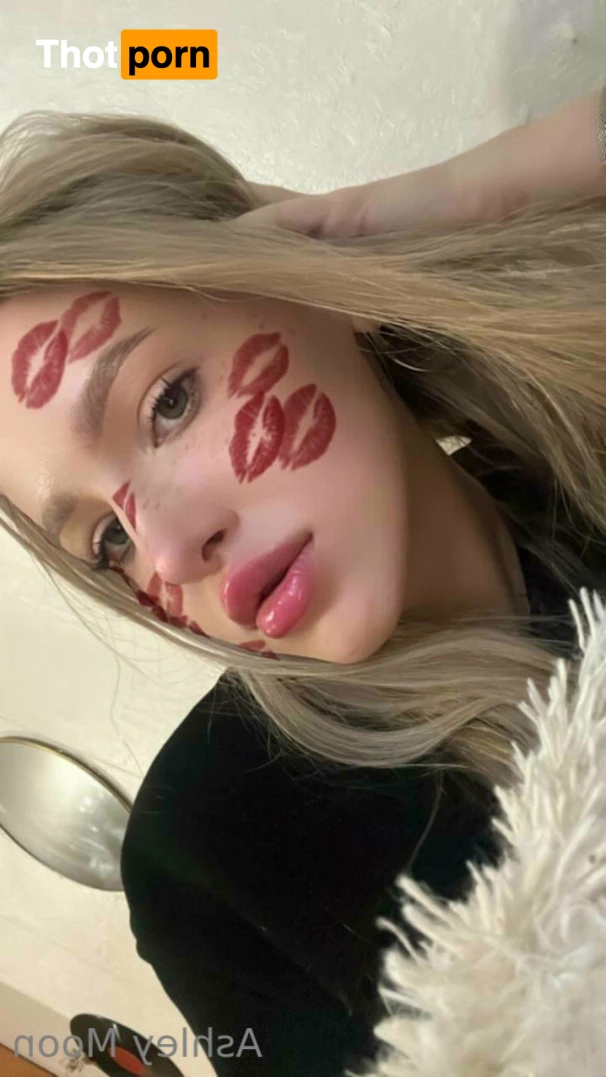 ashley_moon 16413525