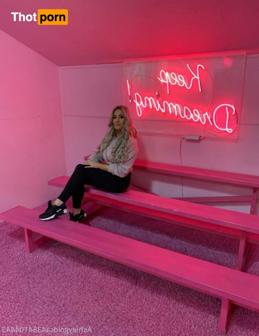 Ashley Gold 16412702