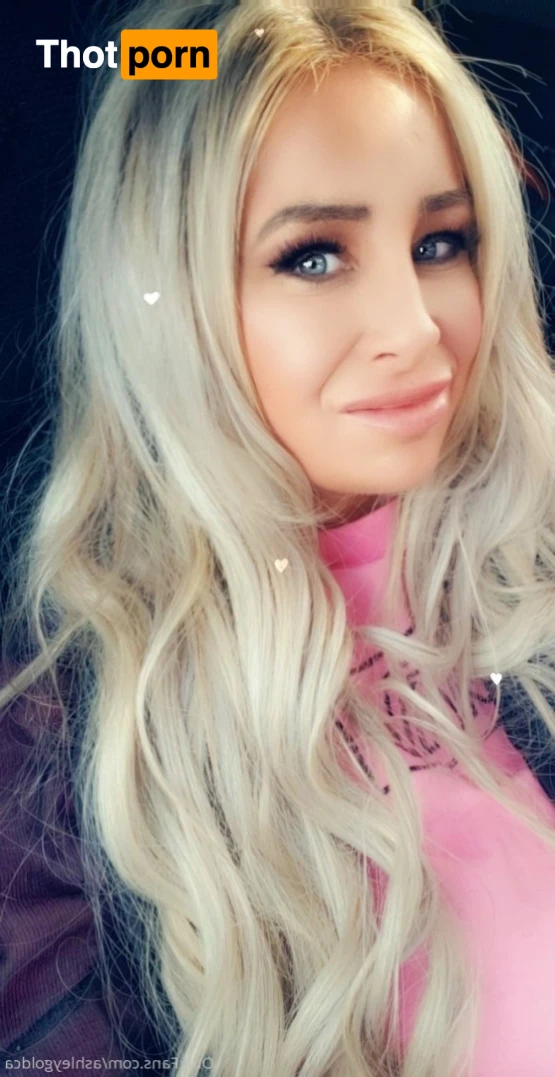 Ashley Gold 16412863