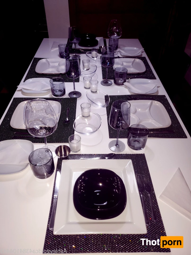 Ashley Gold 16413057