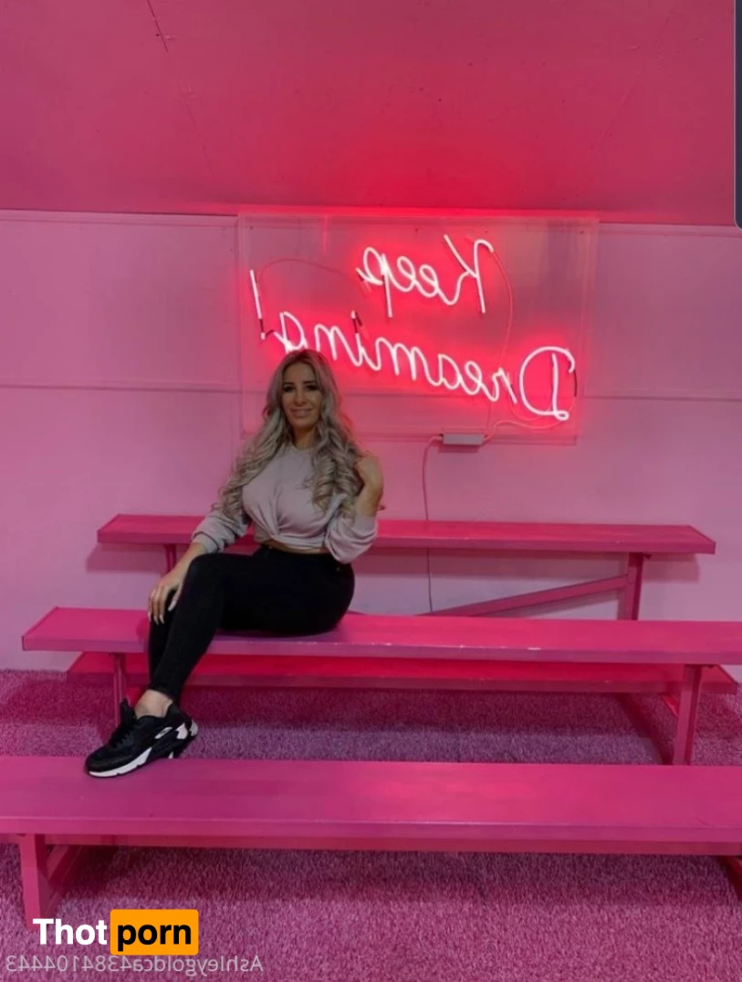 Ashley Gold 16413126