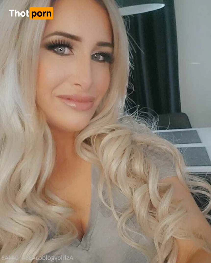 Ashley Gold 16413162