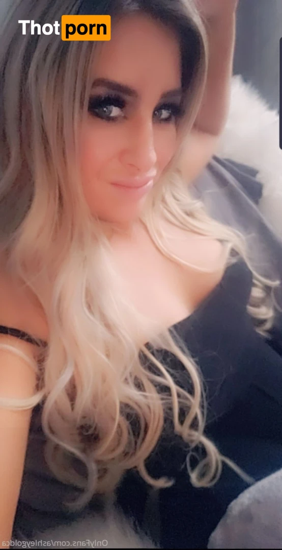 Ashley Gold 16413231