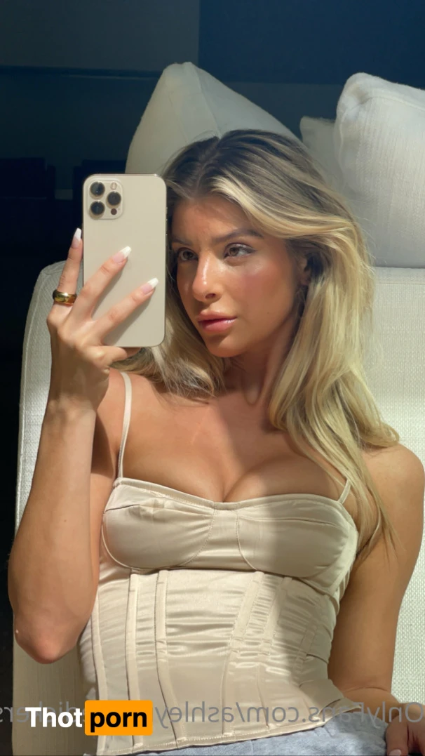 Ashley Marie 16409943