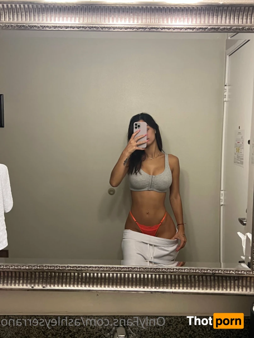 ⭐️Ashley Serrano 16401475