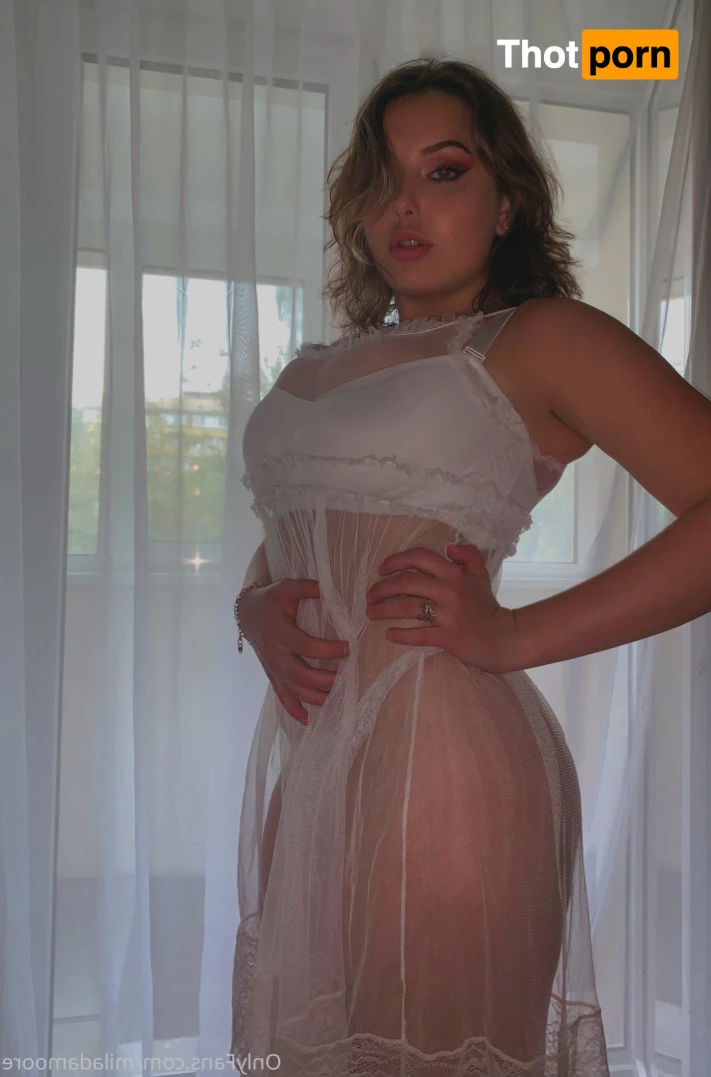 Milada Moore 6390927