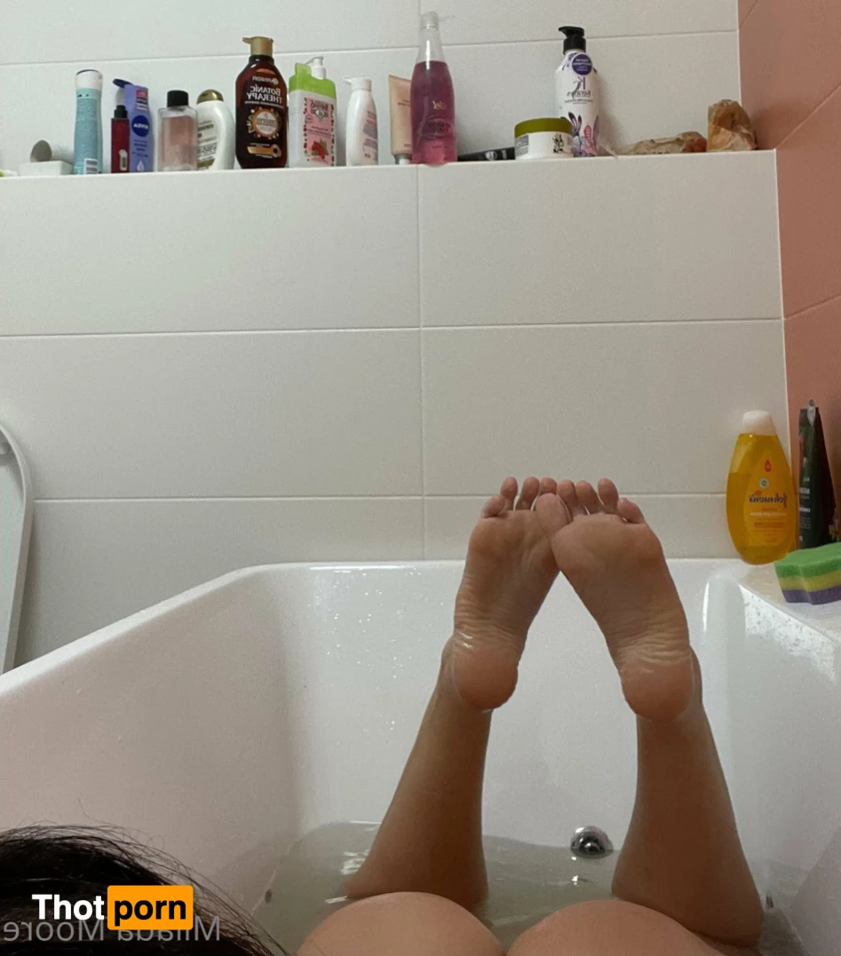 Milada Moore 6390997