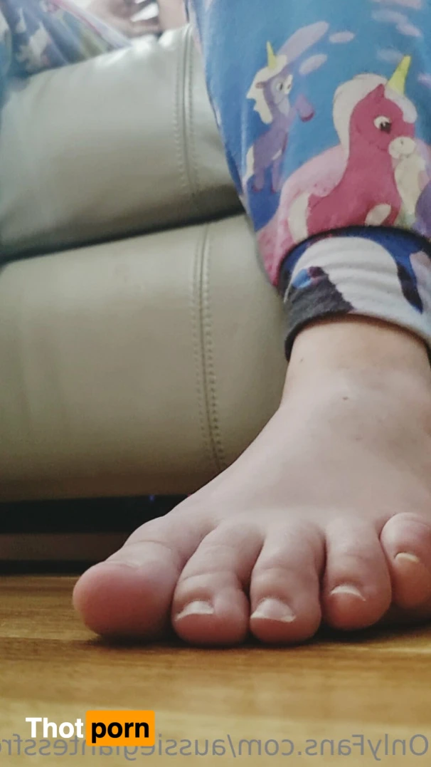 Aussie Giantess Free 14312137