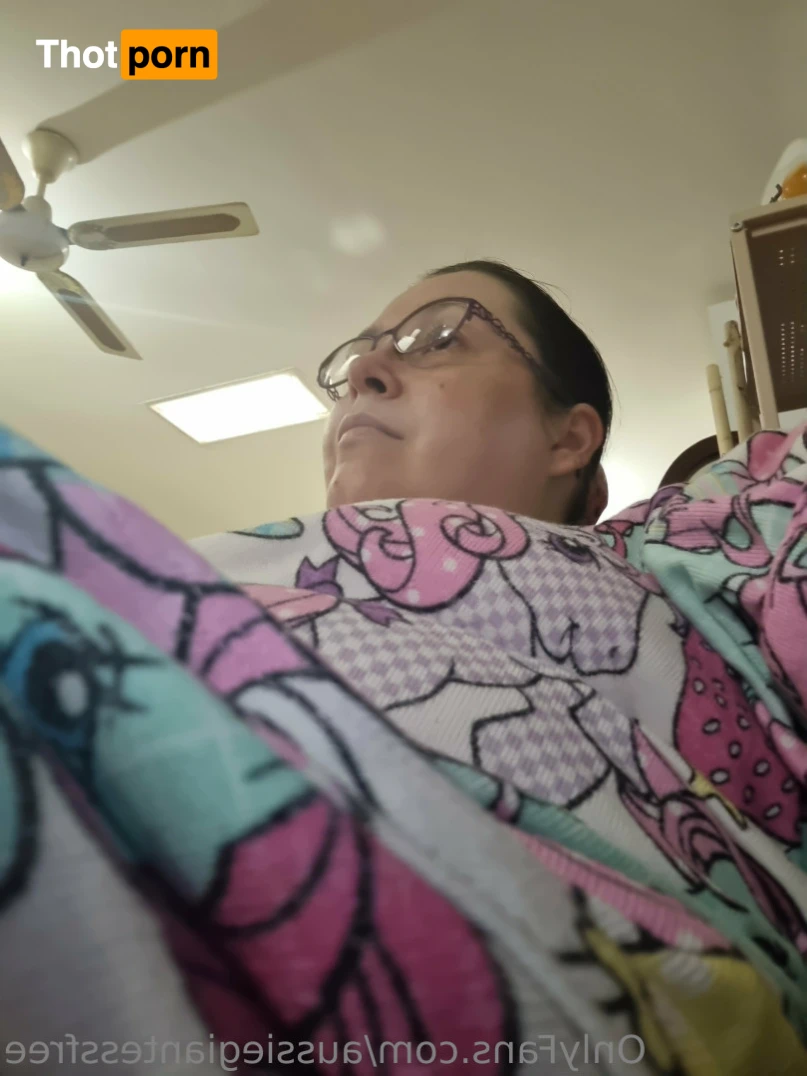 Aussie Giantess Free 16366072