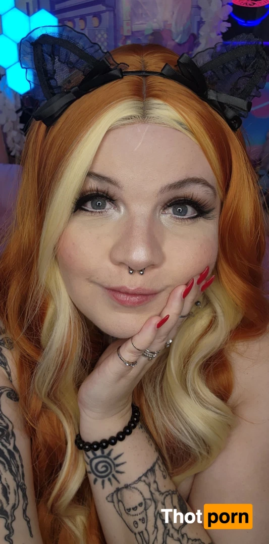 AwkwardSuccubus 16282355