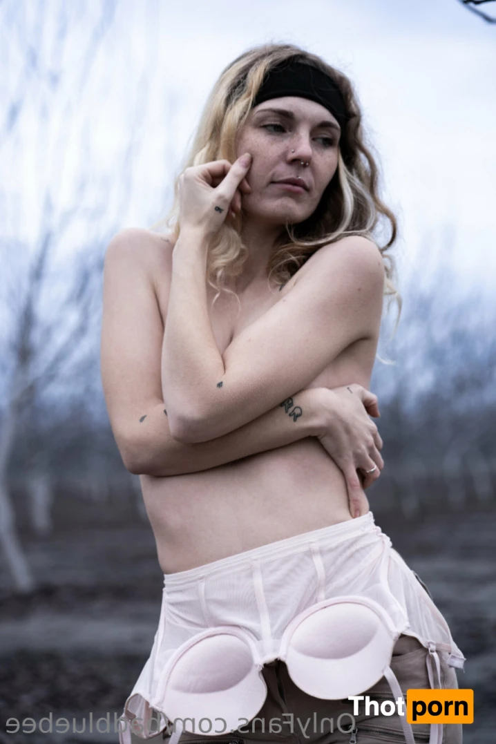 Becki Blue Eyes 16214638