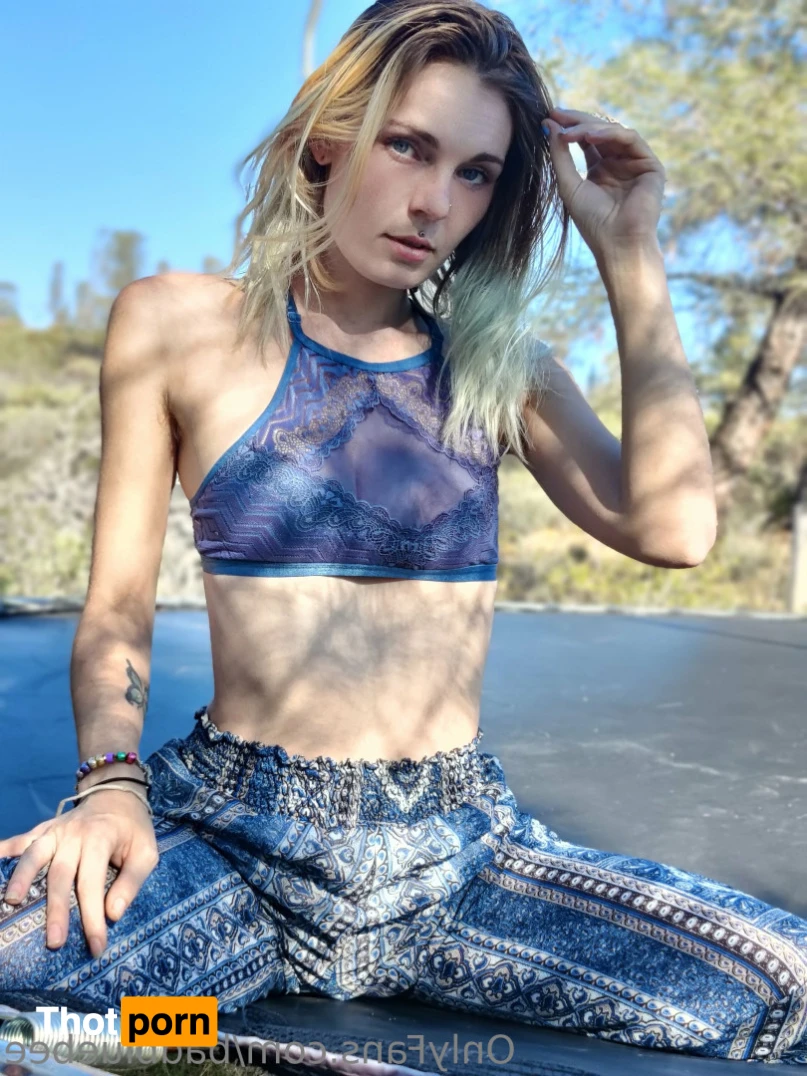 Becki Blue Eyes 16214895