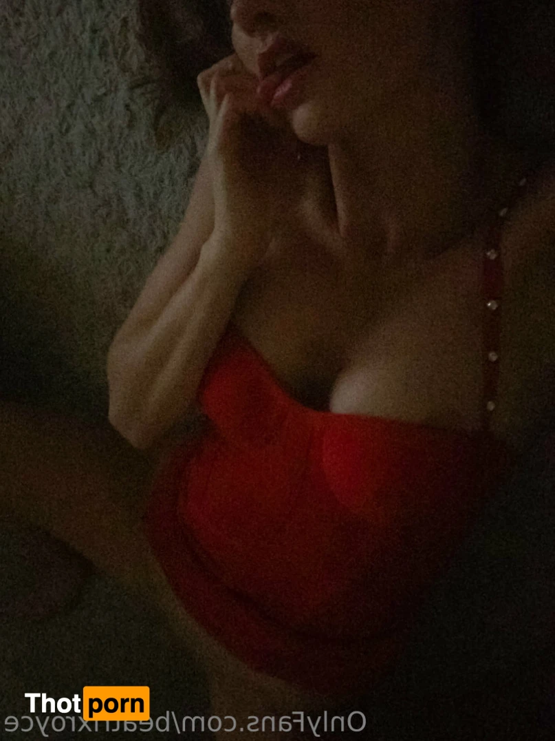 Beatrix Royce 15900208