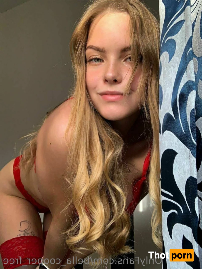 Bella Cooper 15850381