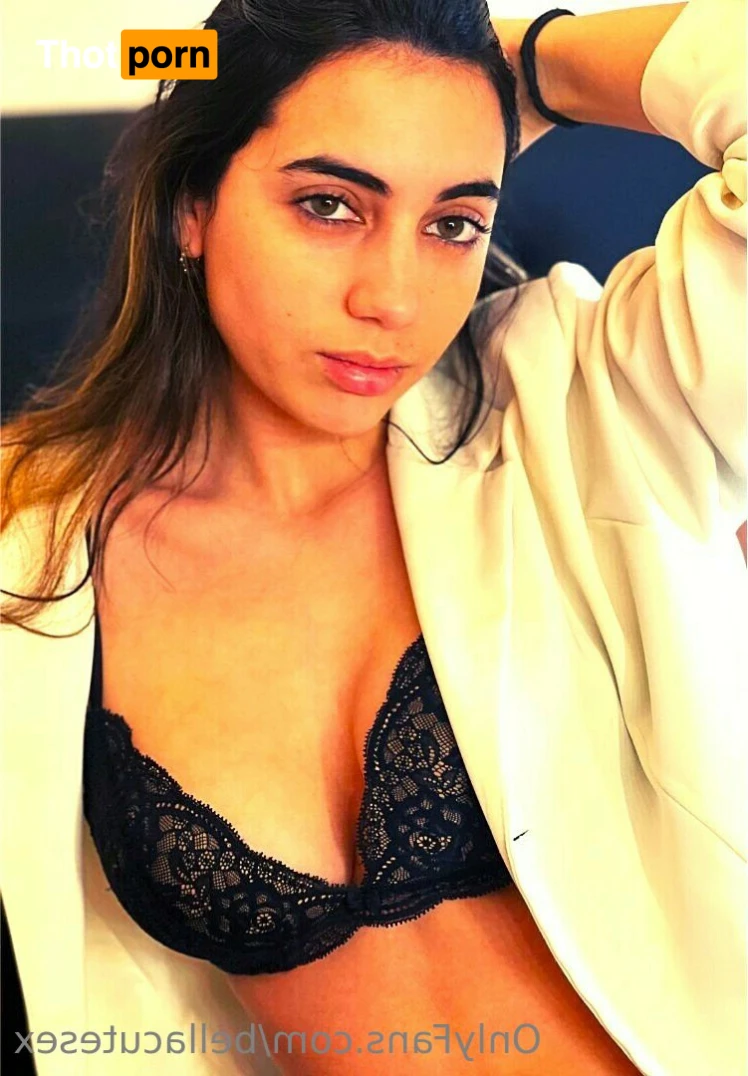 Bella CuteTeen 🧡 Barely Legal 18 y.O 🔞 15840995