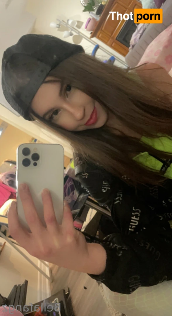 BellaFangz 15831695