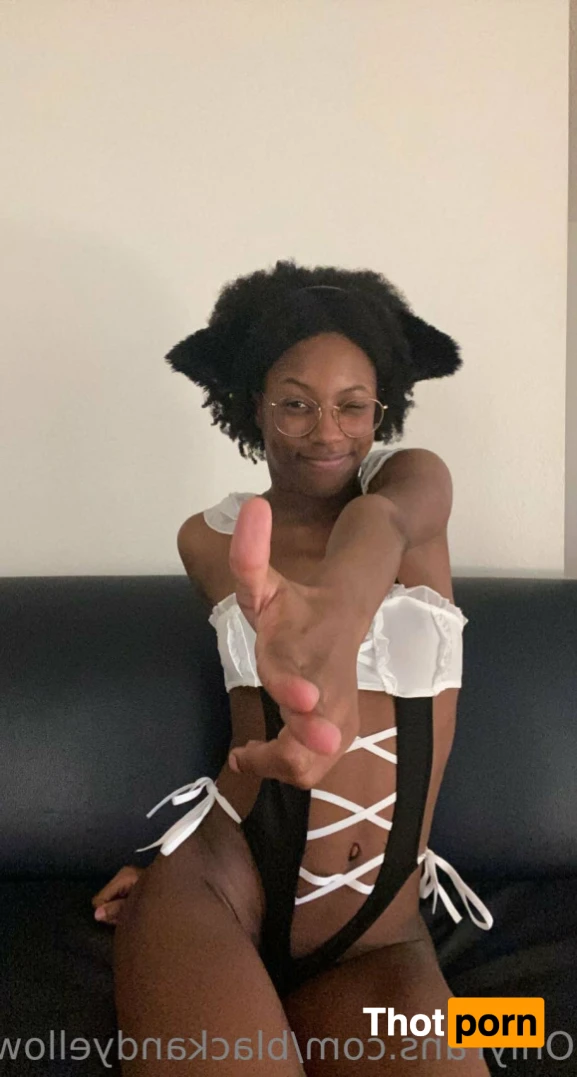 blackandyellownsfw 15669350