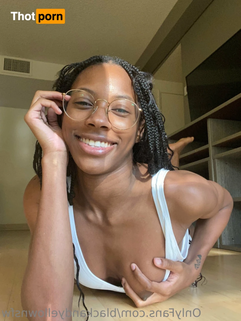 blackandyellownsfw 15669418