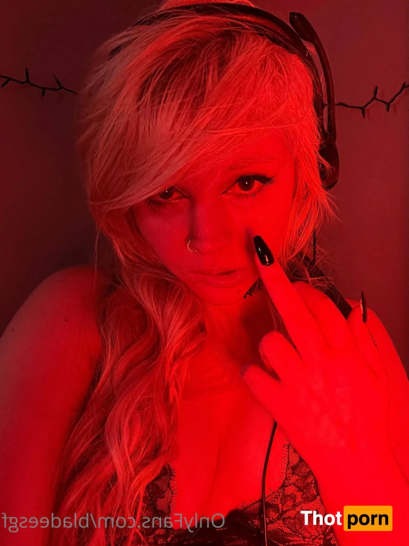 Eva <333 petit $ curvy meme admin 15660974