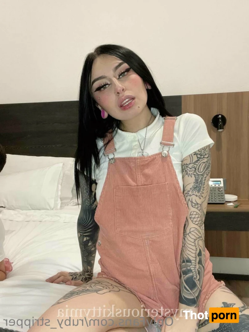 Brianna Splits 15416021