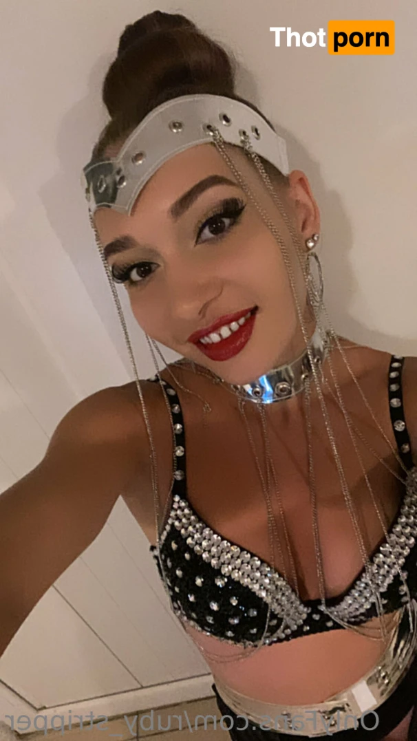 Brianna Splits 15416394