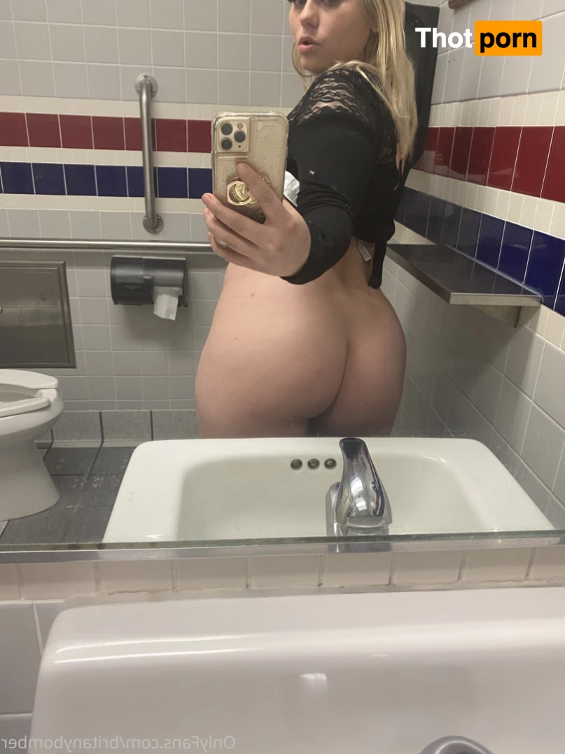 BritanyBomber 15403206