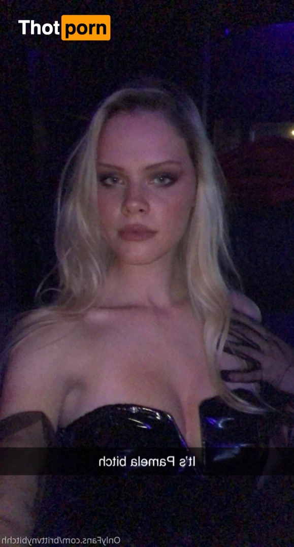 Britt 🐝🍯🥂 15378817