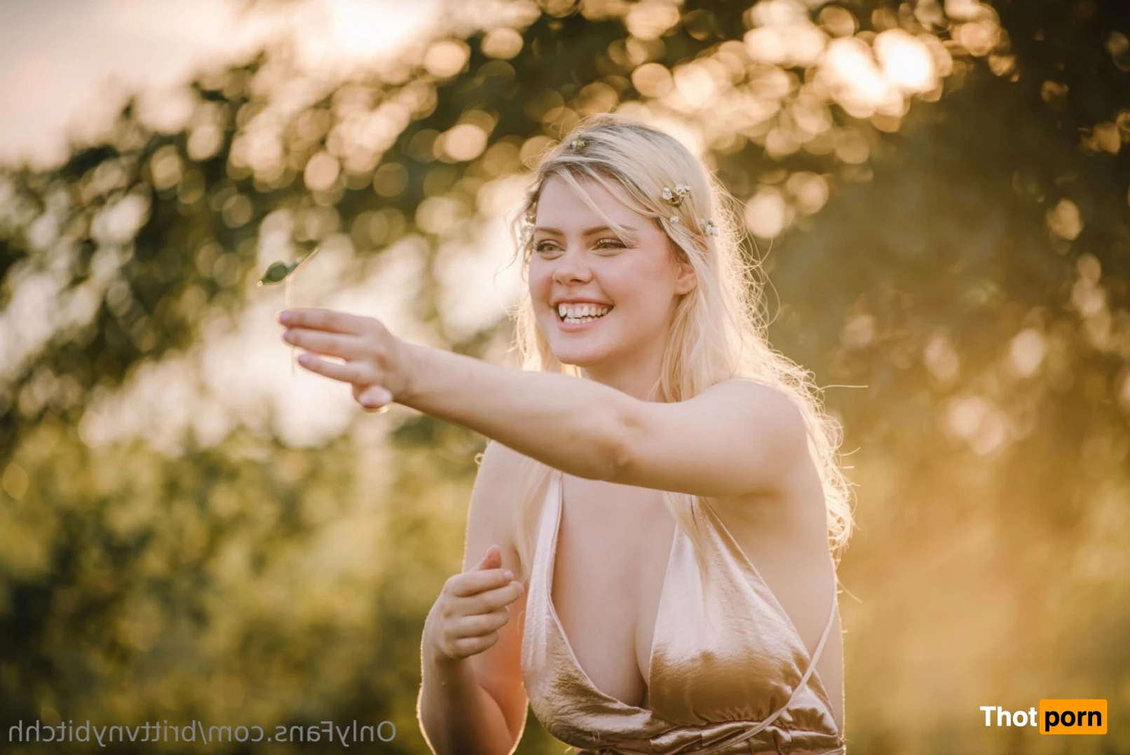 Britt 🐝🍯🥂 15378947