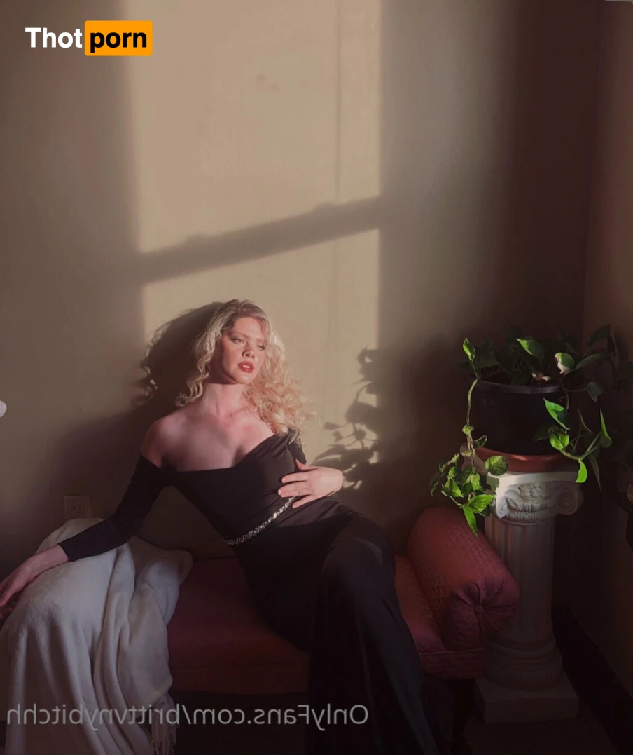 Britt 🐝🍯🥂 15379172