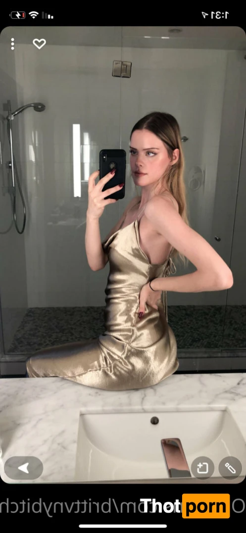 Britt 🐝🍯🥂 15379219