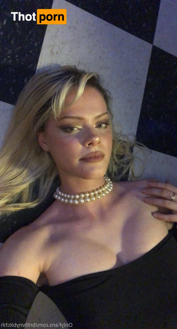 Britt 🐝🍯🥂 15379332