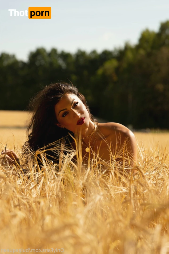 Eva Evans The #BULGEQUEEN 15214075