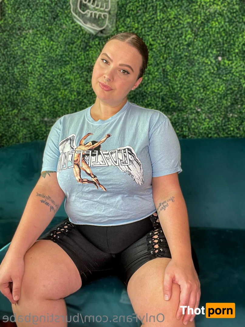 Burstingbabe 15190124