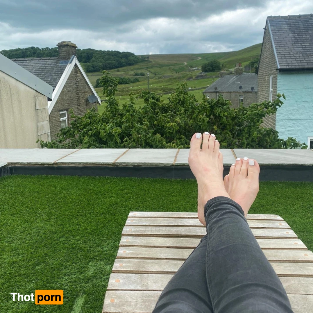 CallyFeet33 13013408