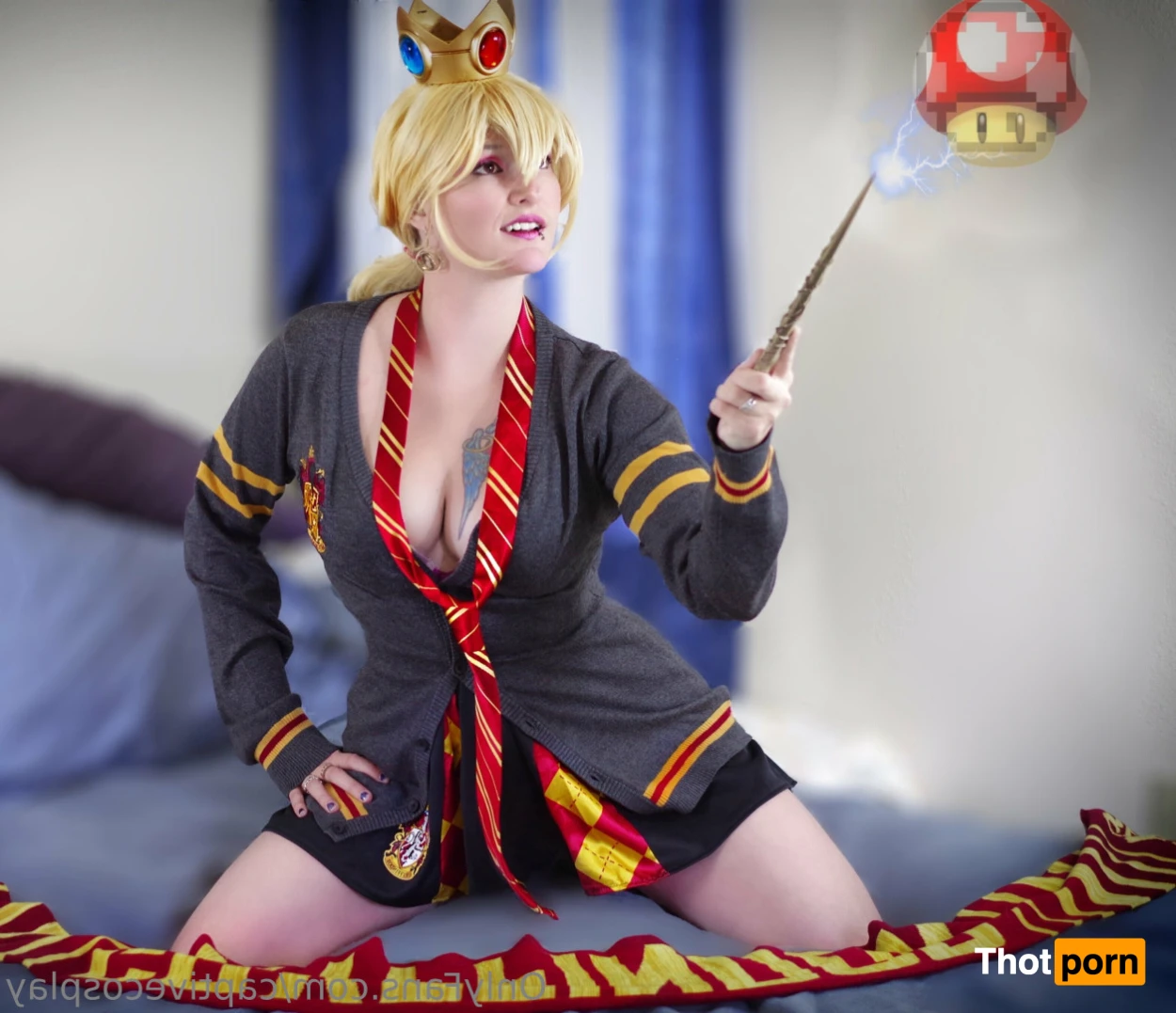 Captive Cosplay 14983897