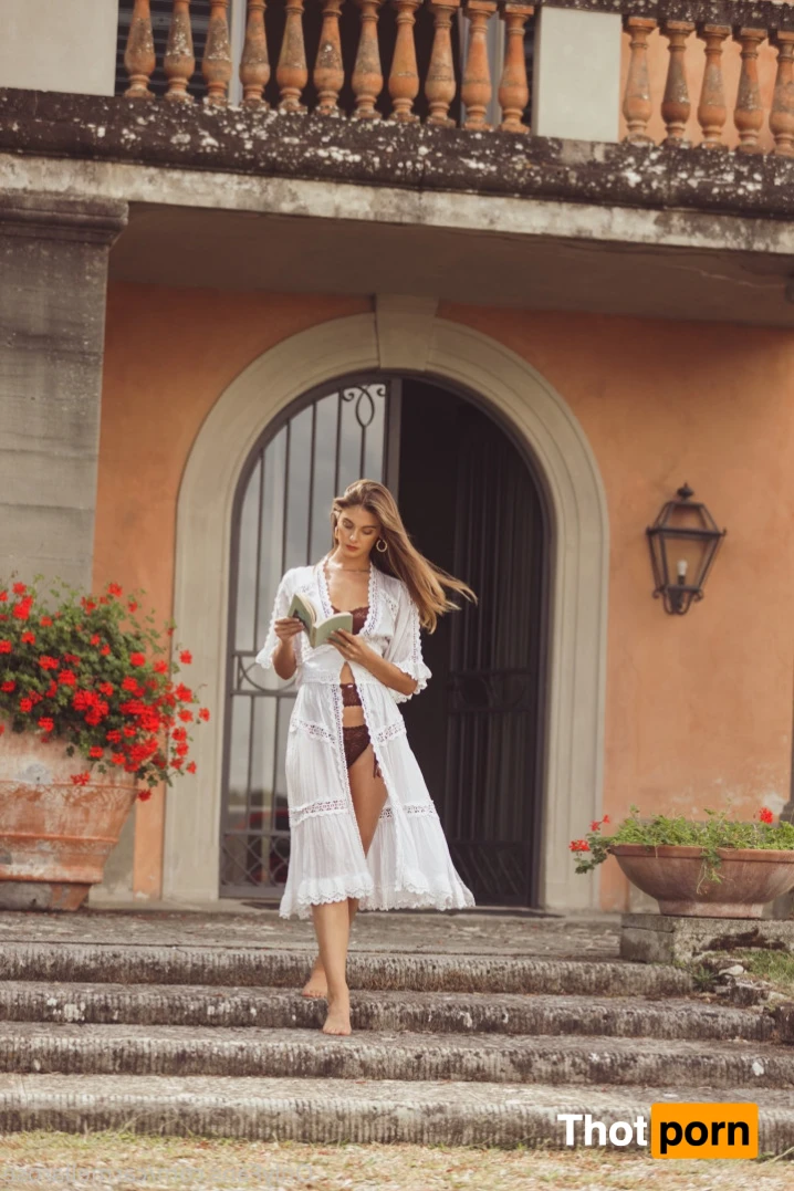 Carmella Rose 14937501