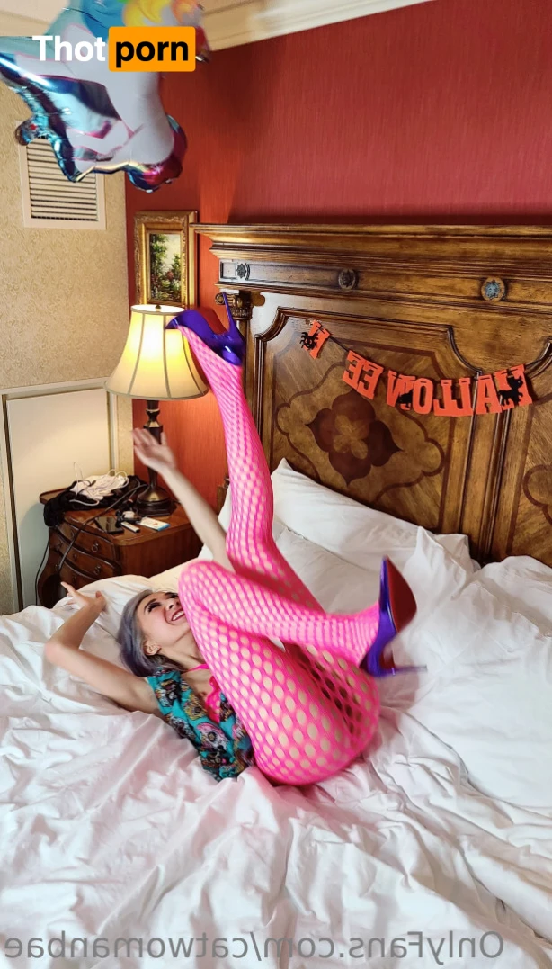 Catwomanbae 14868442