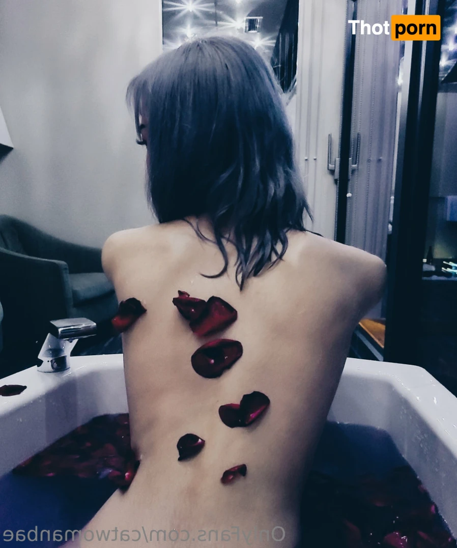 Catwomanbae 14869501