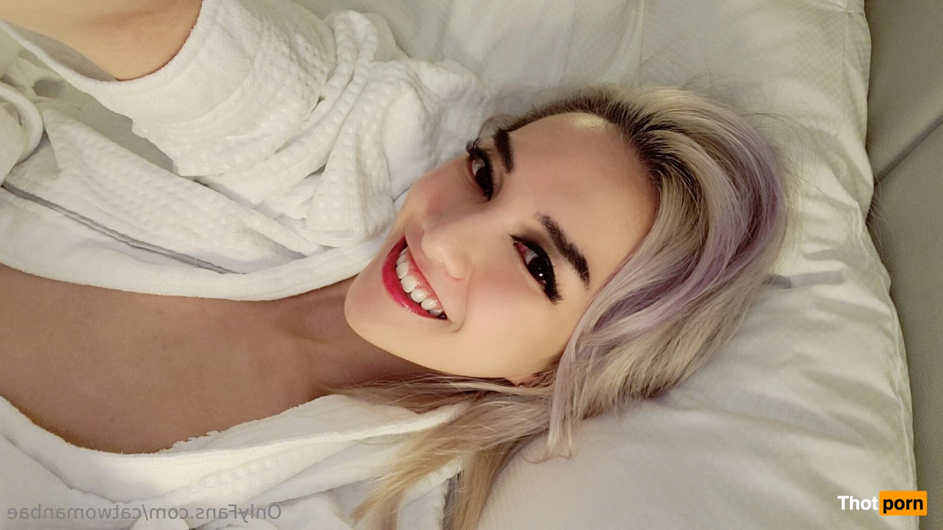 Catwomanbae 14870018