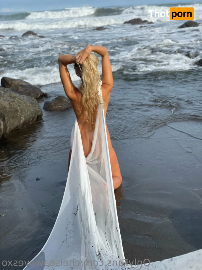 Surf Safari with Chelsea Waves 14429031