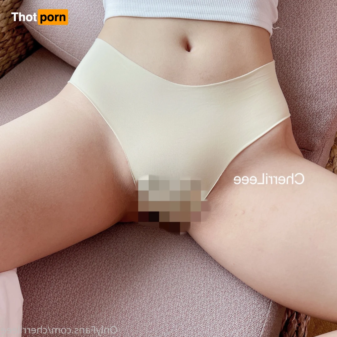 The Braless Babe 14427557