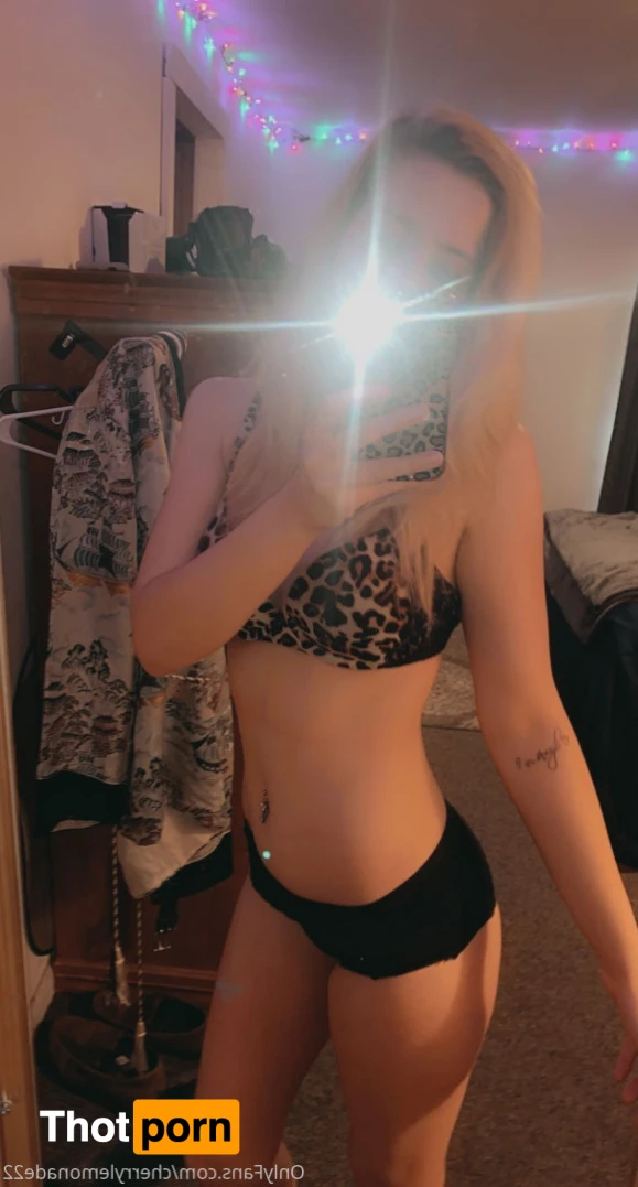 🍒🍋 Emily 🍒🍋 14419972