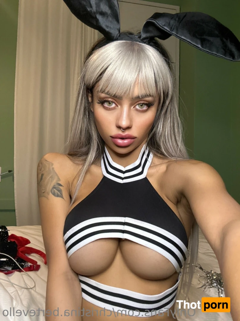 Christina 😼 14357968