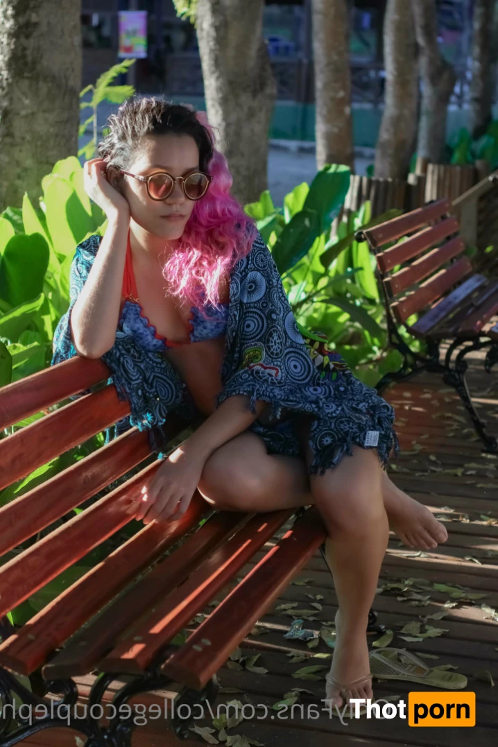 College-couple 14082546