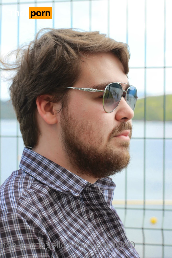 College-couple 14082696