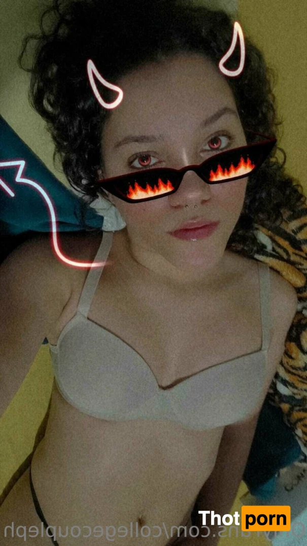 College-couple 14082956