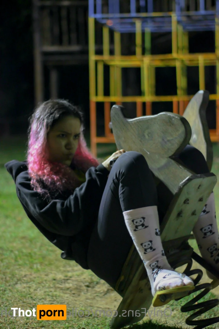 College-couple 14082959